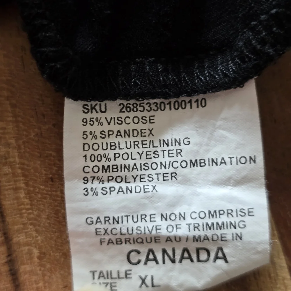 Le Chateau Black Sleeveless Sweatheart Neck Top, Silver Beaded Accents,Size XL - Picture 8 of 12